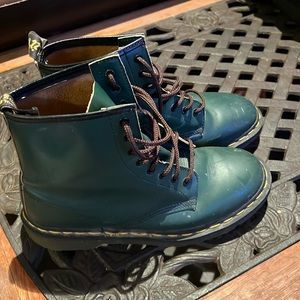 Size 9 maiden England, green 16 hole Doc Martens dr martens.